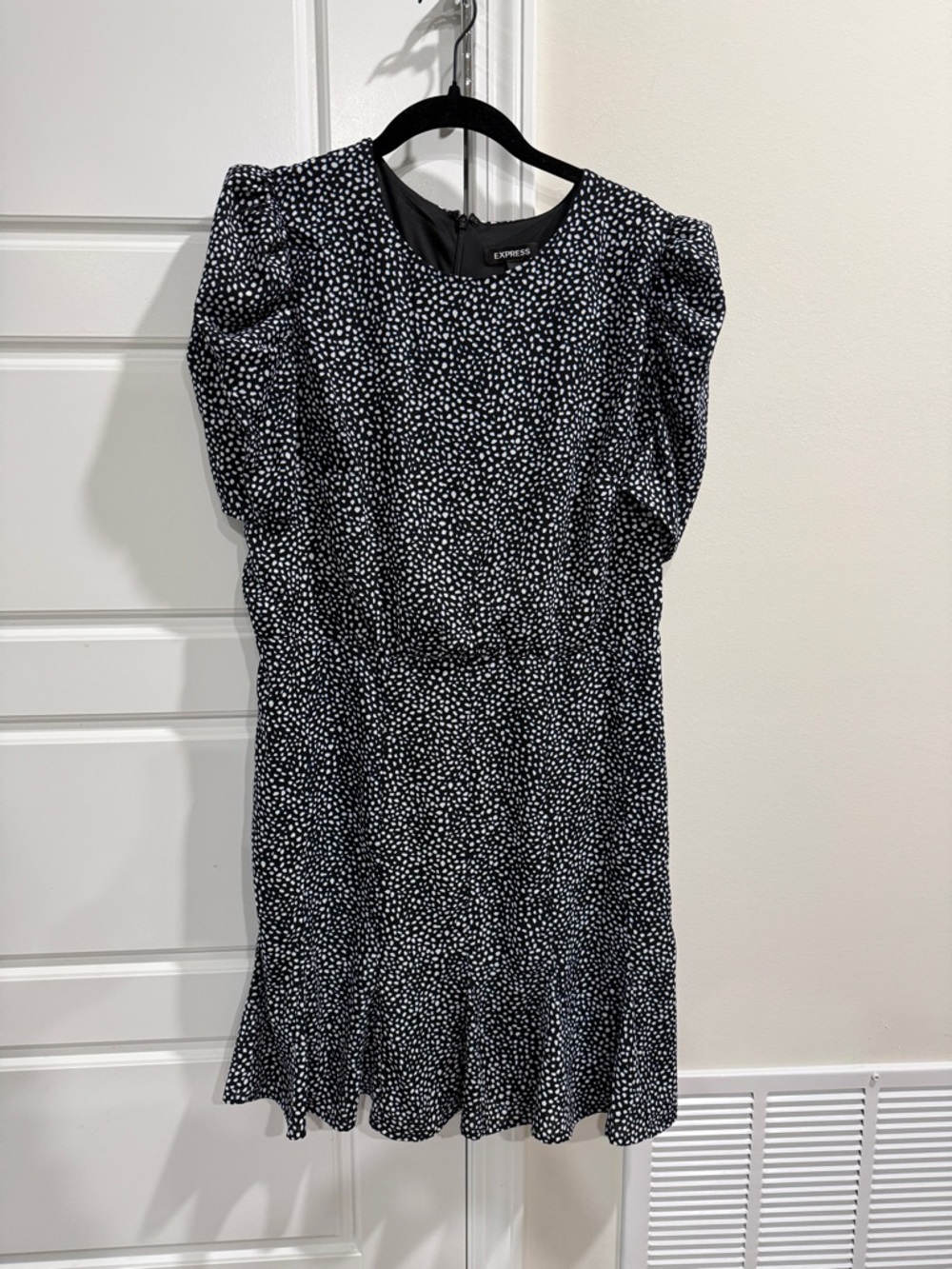 NWT Express Black White Puff Shoulder Large Dress Spring Wedding Dress Guest